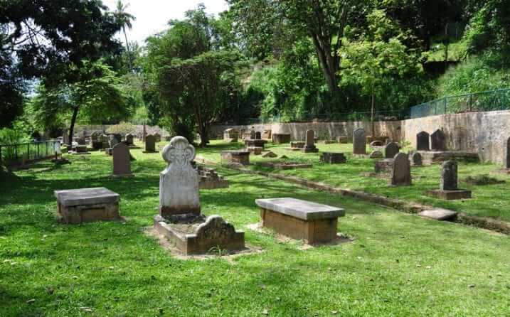 Tumbas Bonitas Con Pasto